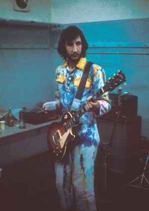 Pete Townshend Playing Gibson Guitars